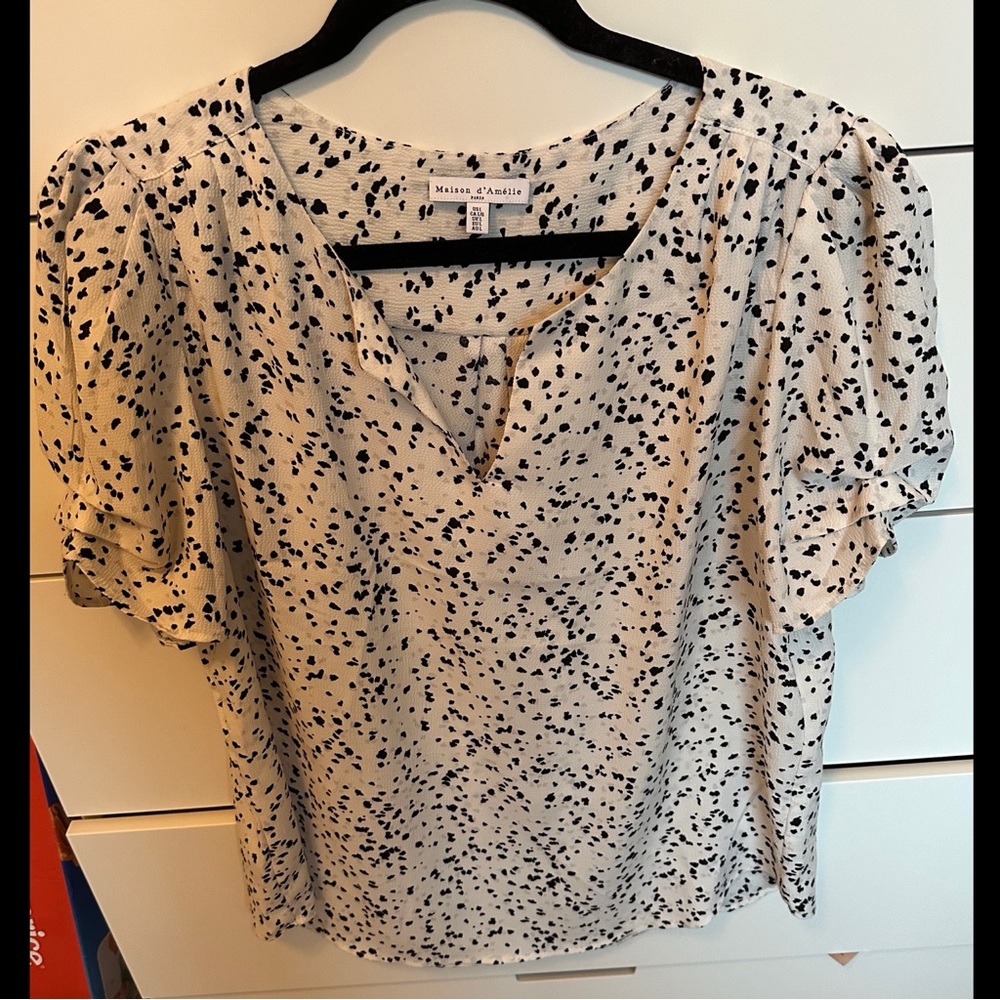 Women’s puff sleeved black and white blouse size Large